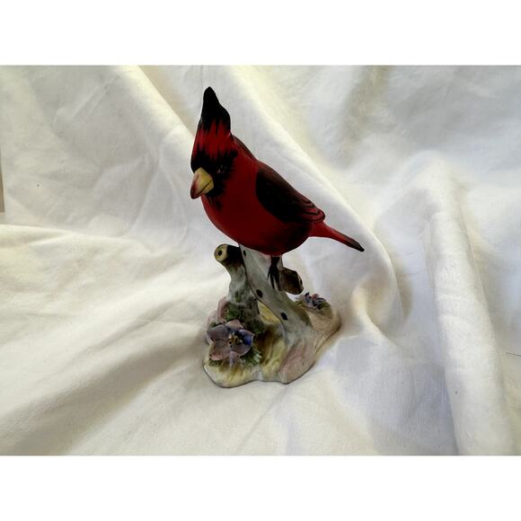Cardinal Perched On Tree Trunk Royal Adderly Bone China 3.5" Staffordshire. - Picture 2 of 14